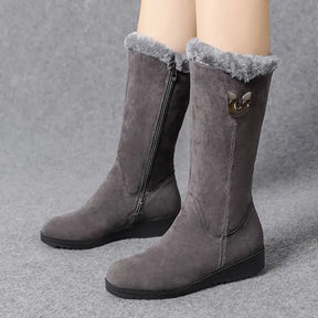 Bota Feminina de Inverno em Camurça Cinza - Bota Alaska - Loja de Roupa Feminina - Eleganza Style