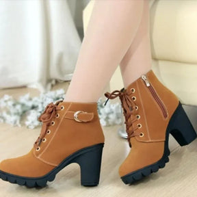Bota Feminina de Inverno em Couro Legítimo Cano Curto Marrom- Bota Melissa - Loja de Roupa Feminina - Eleganza Style