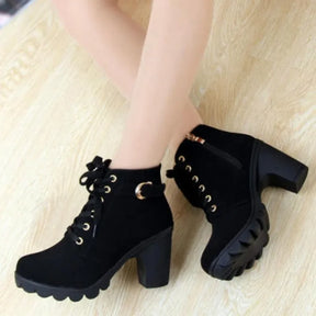 Bota Feminina de Inverno em Couro Legítimo Cano Curto Preto - Bota Melissa - Loja de Roupa Feminina - Eleganza Style