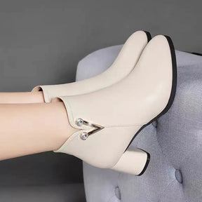 Bota Feminina de Inverno em Couro Legítimo Cano Curto - Bota Vera - Loja de Roupa Feminina - Eleganza Style