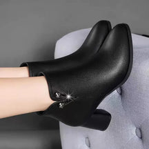 Bota Feminina de Inverno em Couro Legítimo Cano Curto Preto - Bota Vera - Loja de Roupa Feminina - Eleganza Style