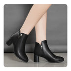 Bota Feminina de Inverno em Couro Legítimo Cano Curto Preto - Bota Vera - Loja de Roupa Feminina - Eleganza Style