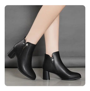 Bota Feminina de Inverno em Couro Legítimo Cano Curto Preto - Bota Vera - Loja de Roupa Feminina - Eleganza Style