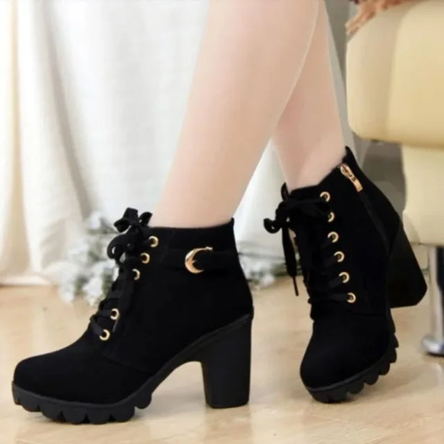 Bota Feminina de Inverno em Couro Legítimo Cano Curto Preto - Bota Melissa - Loja de Roupa Feminina - Eleganza Style