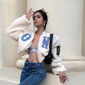 Jaqueta Feminina Baseball Peluciada Bege, loja de roupa feminina eleganza style, Jaqueta Baseball Kayle - Eleganza Style