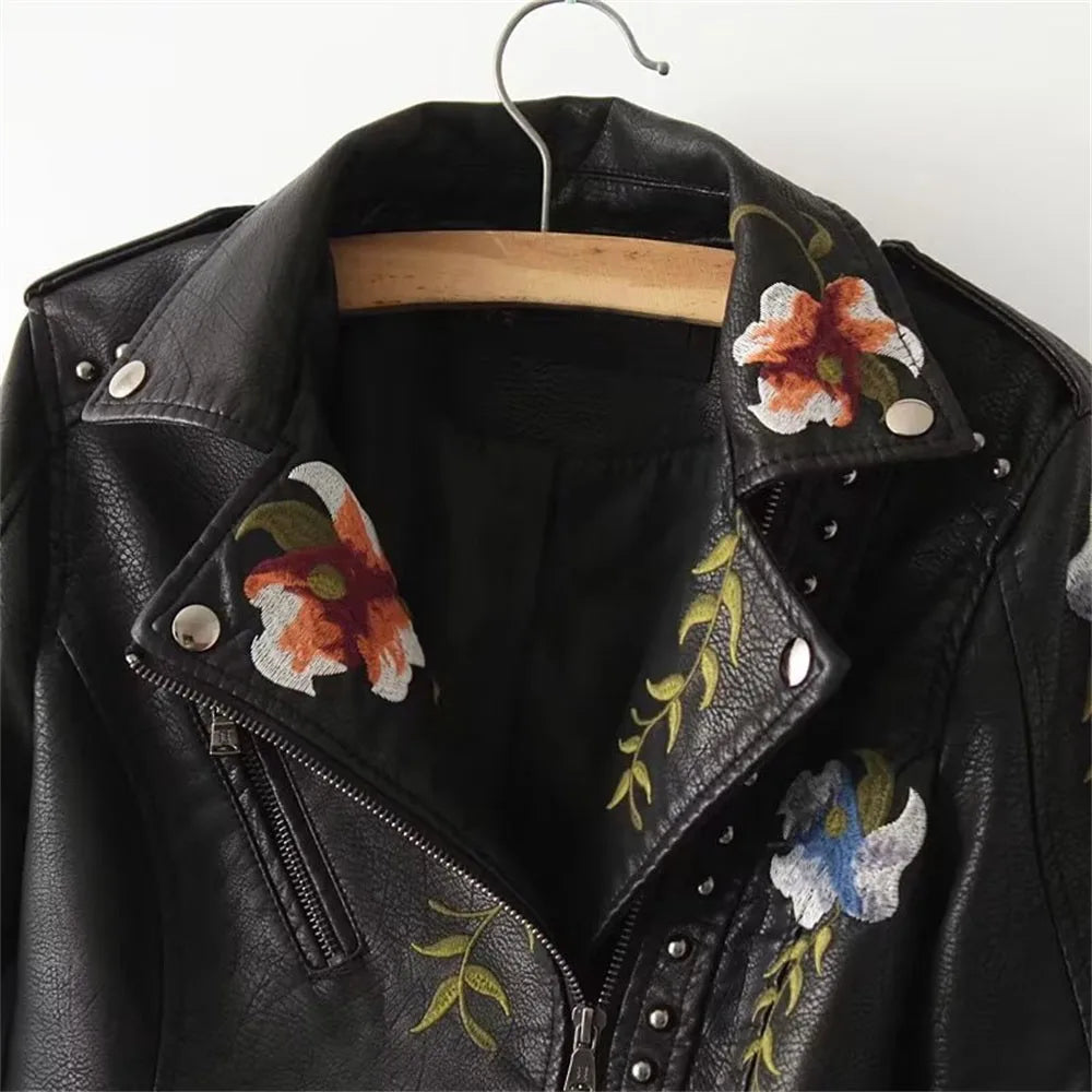Jaqueta Feminina de Couro Com Bordados Flowers, Preto - Loja De Roupa Feminina - Eleganza Style