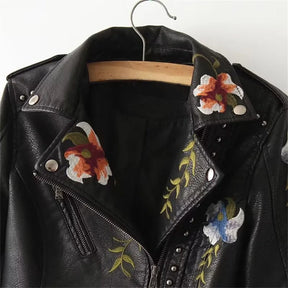 Jaqueta Feminina de Couro Com Bordados Flowers, Preto - Loja De Roupa Feminina - Eleganza Style