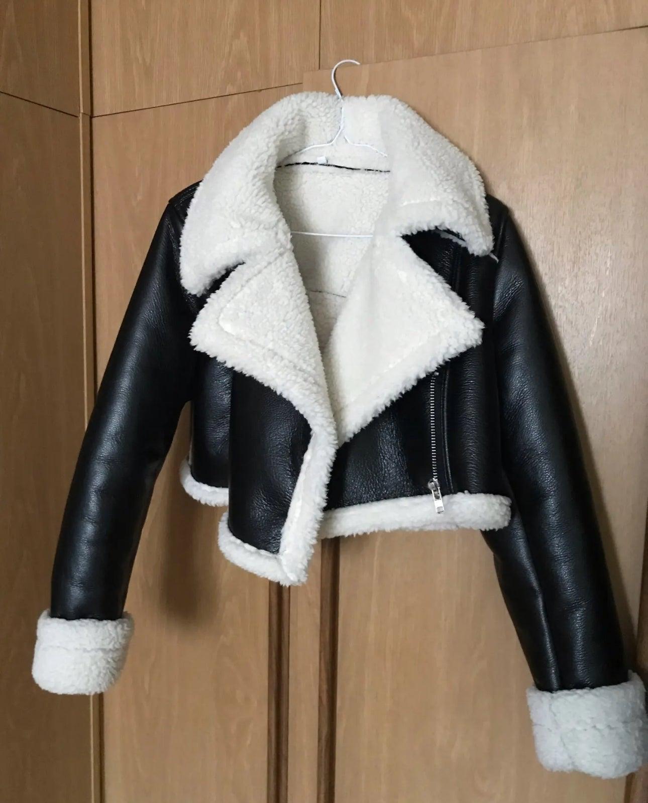 Jaqueta Feminina de Couro Peluciada Preto, loja de roupa feminina eleganza style, Jaqueta Alaska - Eleganza Style